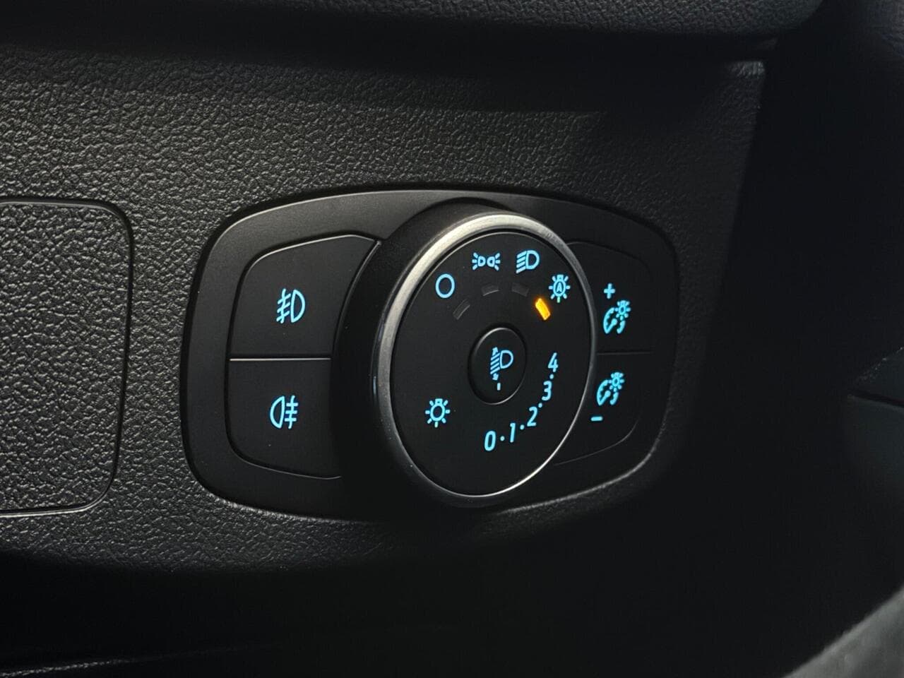 Ford Focus thumbnail Misc Controls