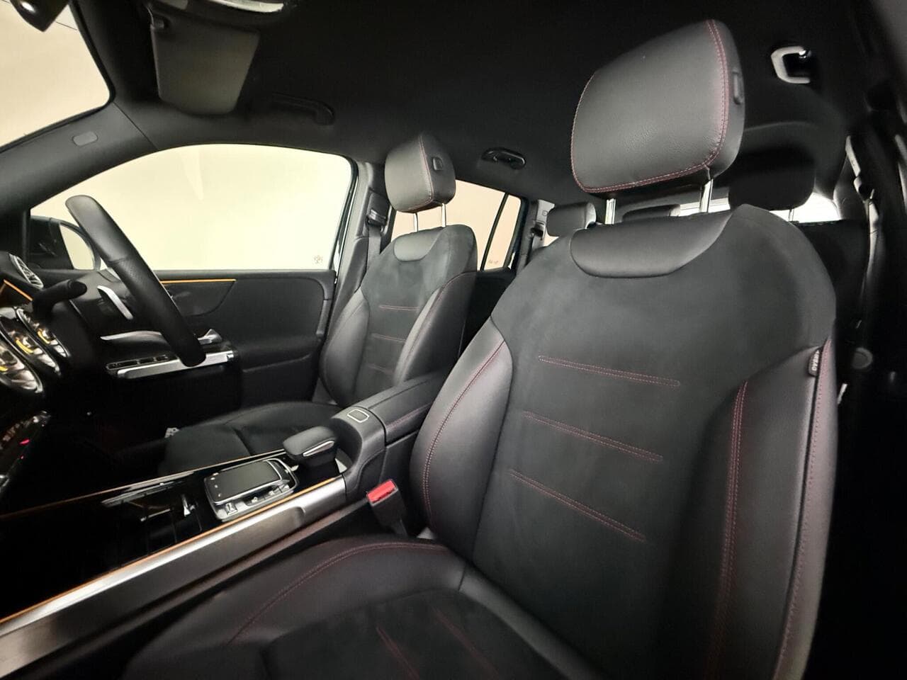 Mercedes-Benz GLB thumbnail Seat Front Passenger