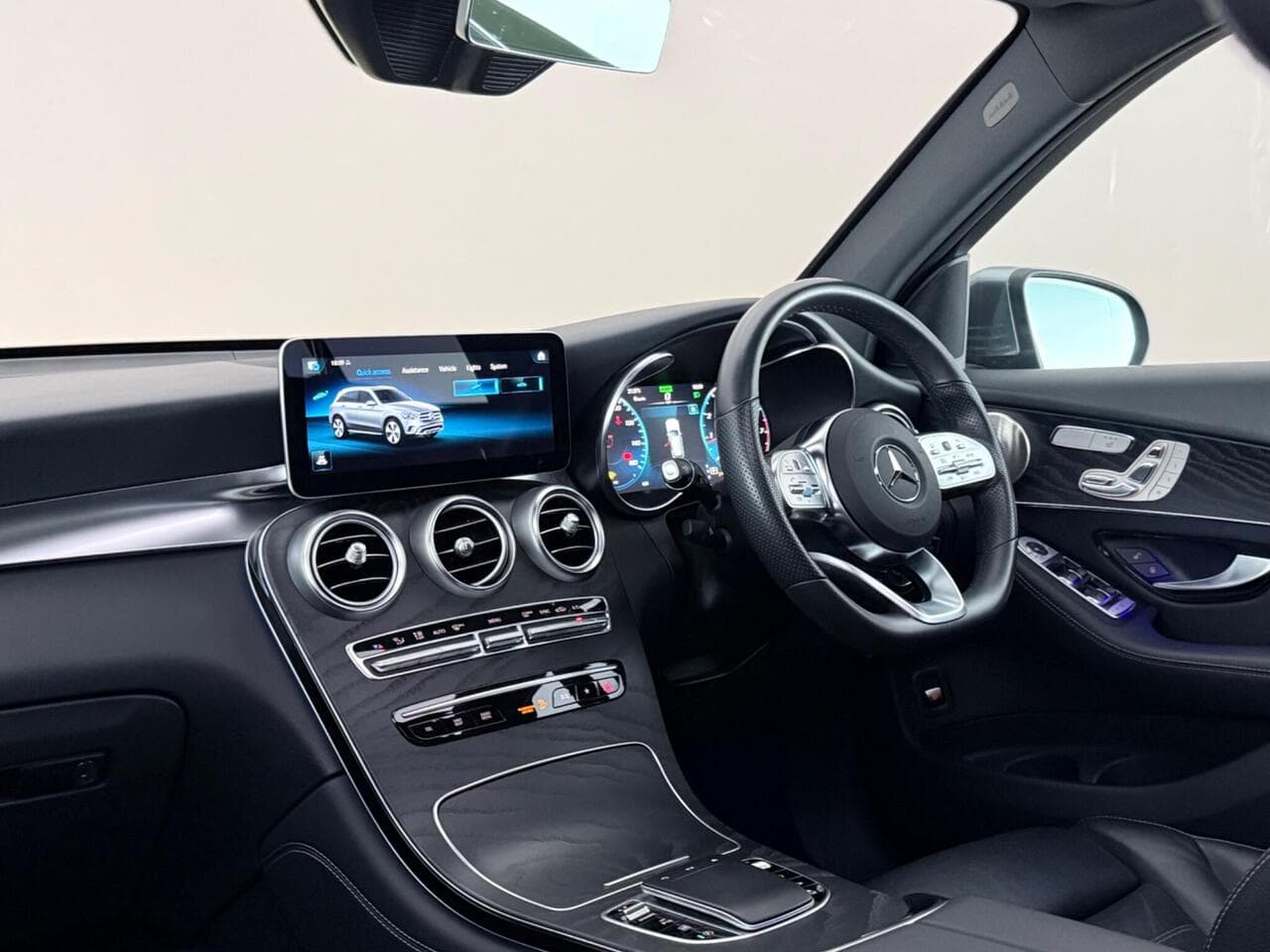 Mercedes-Benz GLC thumbnail Interior Front