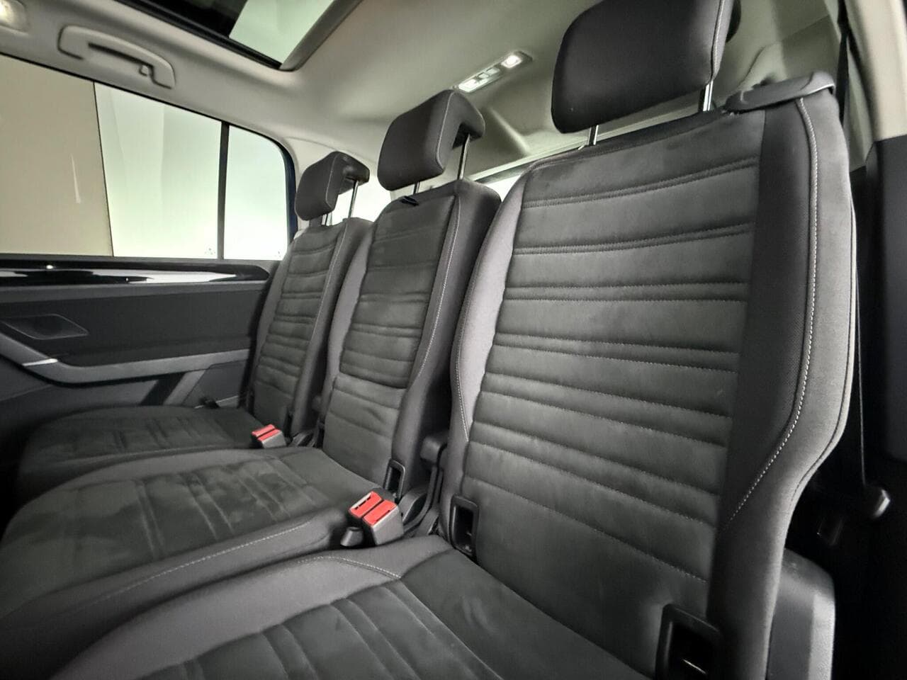 Volkswagen Touran thumbnail Seats Rear