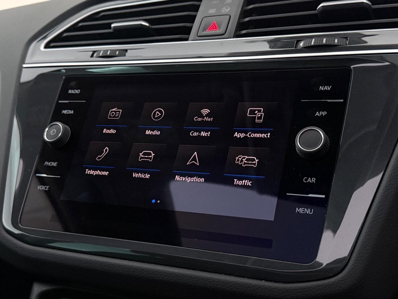 Volkswagen Tiguan thumbnail Infotainment System