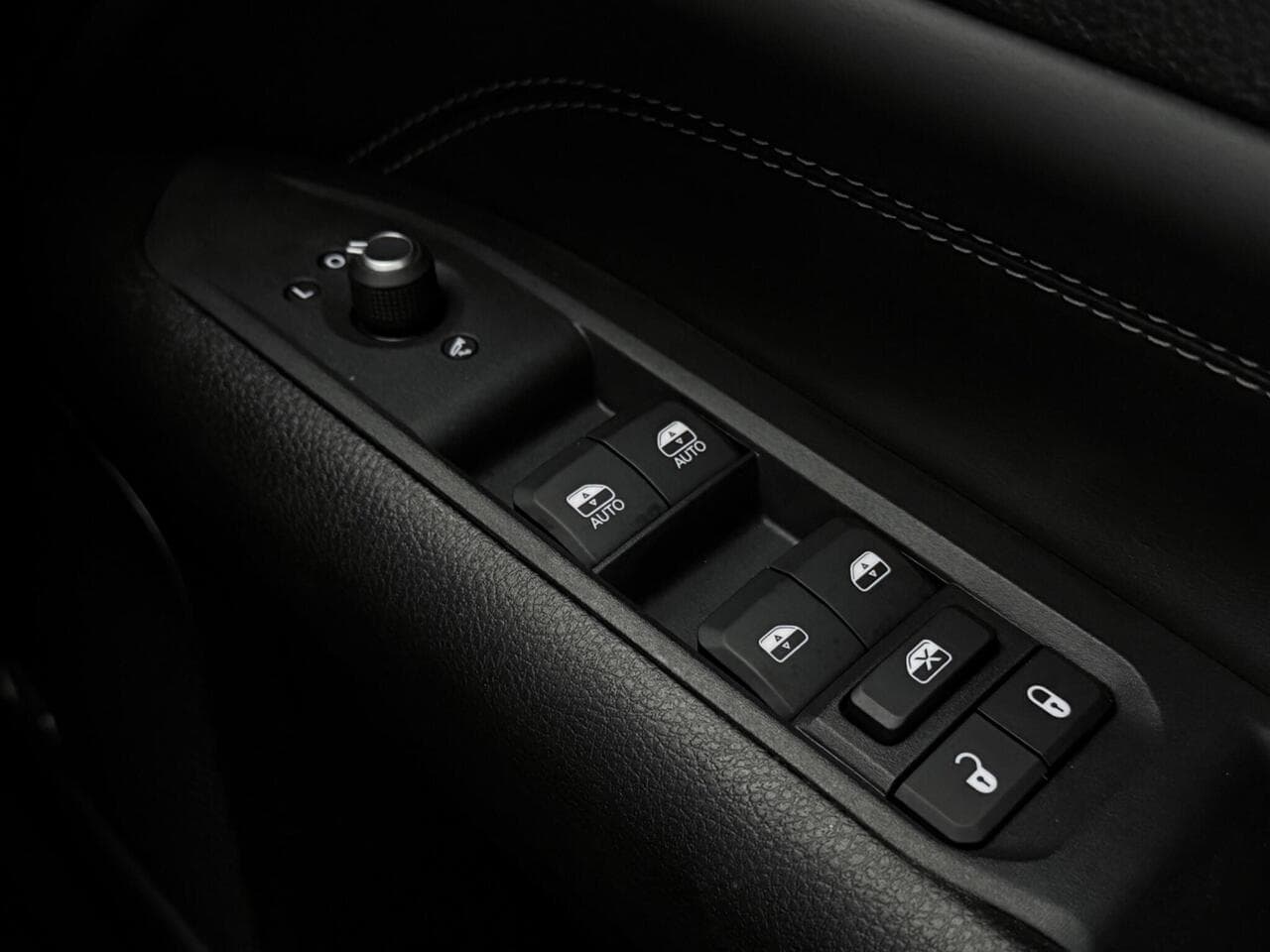 Jeep Compass thumbnail Misc Controls