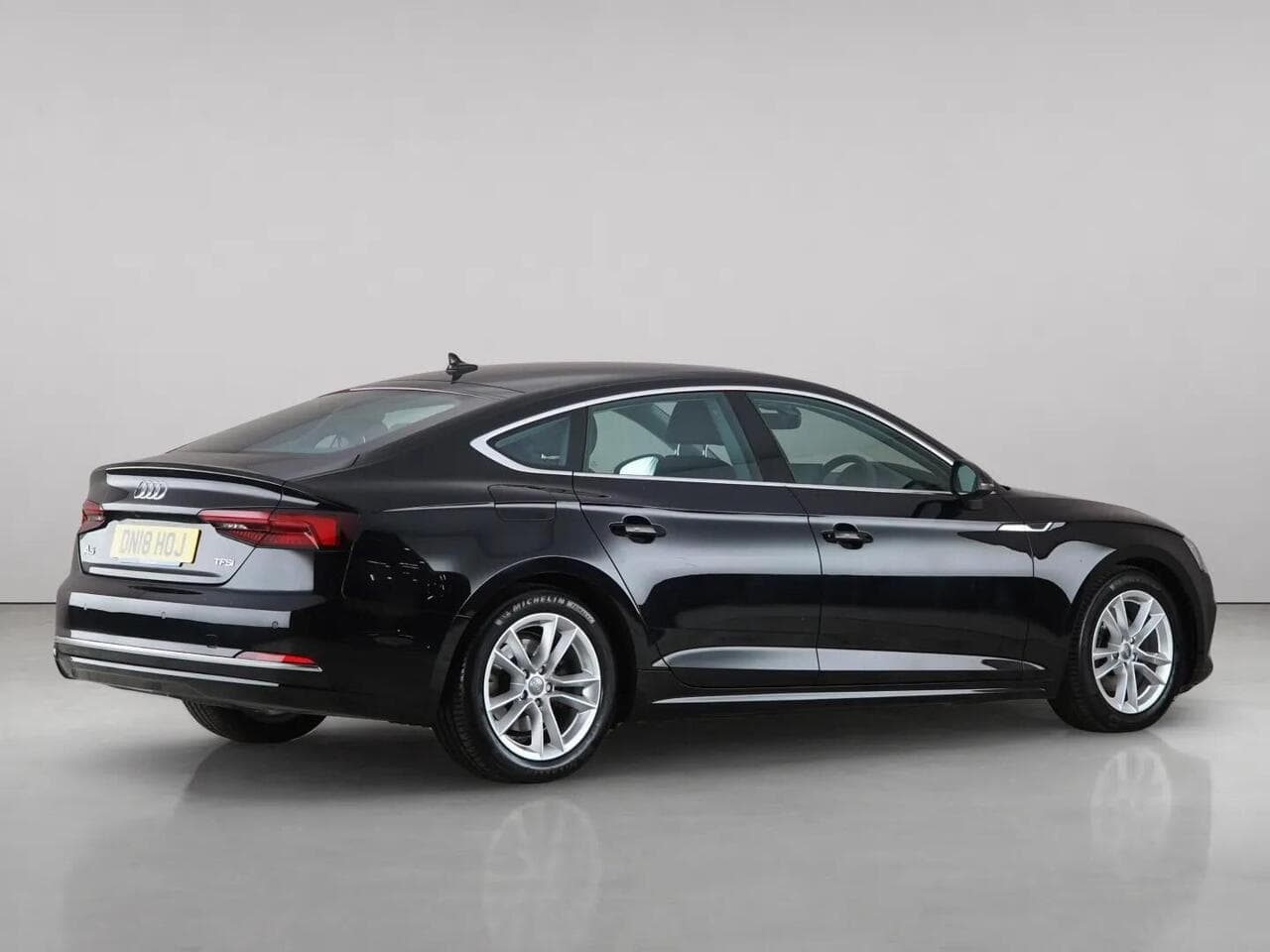 Audi A5 thumbnail Side Right