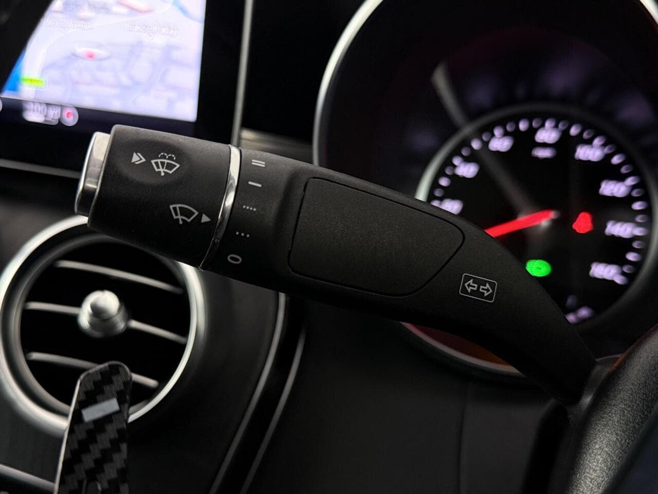 Mercedes-Benz C Class thumbnail Misc Controls