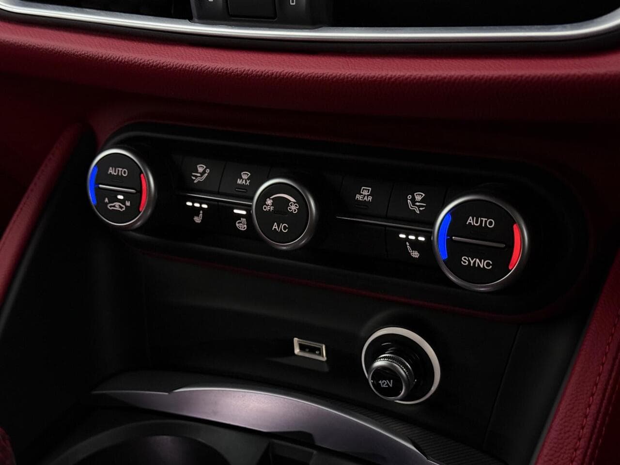 Alfa Romeo Stelvio thumbnail Misc Controls