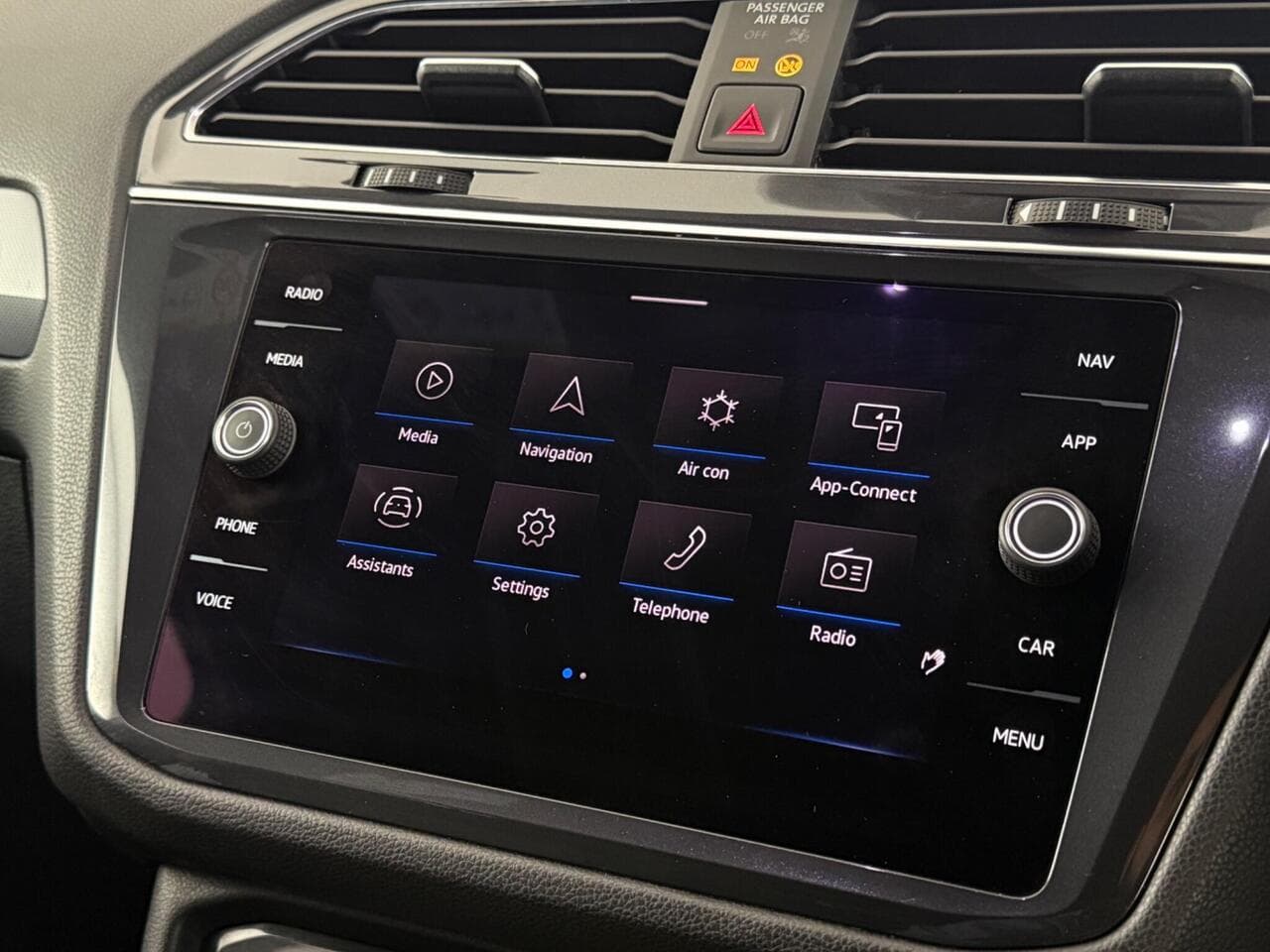Volkswagen Tiguan Allspace thumbnail Infotainment System