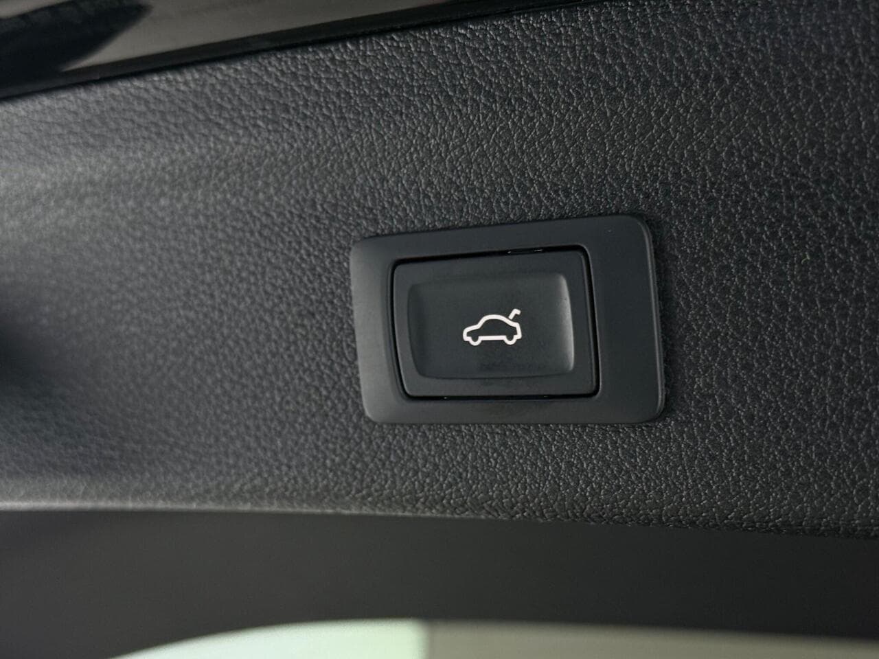 Audi Q3 thumbnail Misc Controls