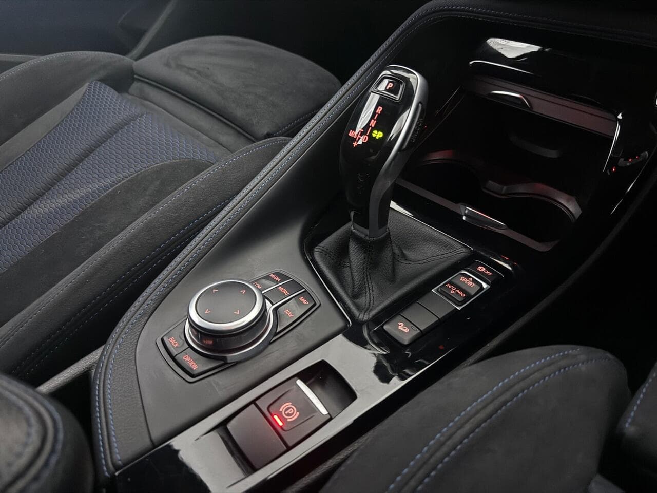 BMW X1 thumbnail Interior Front