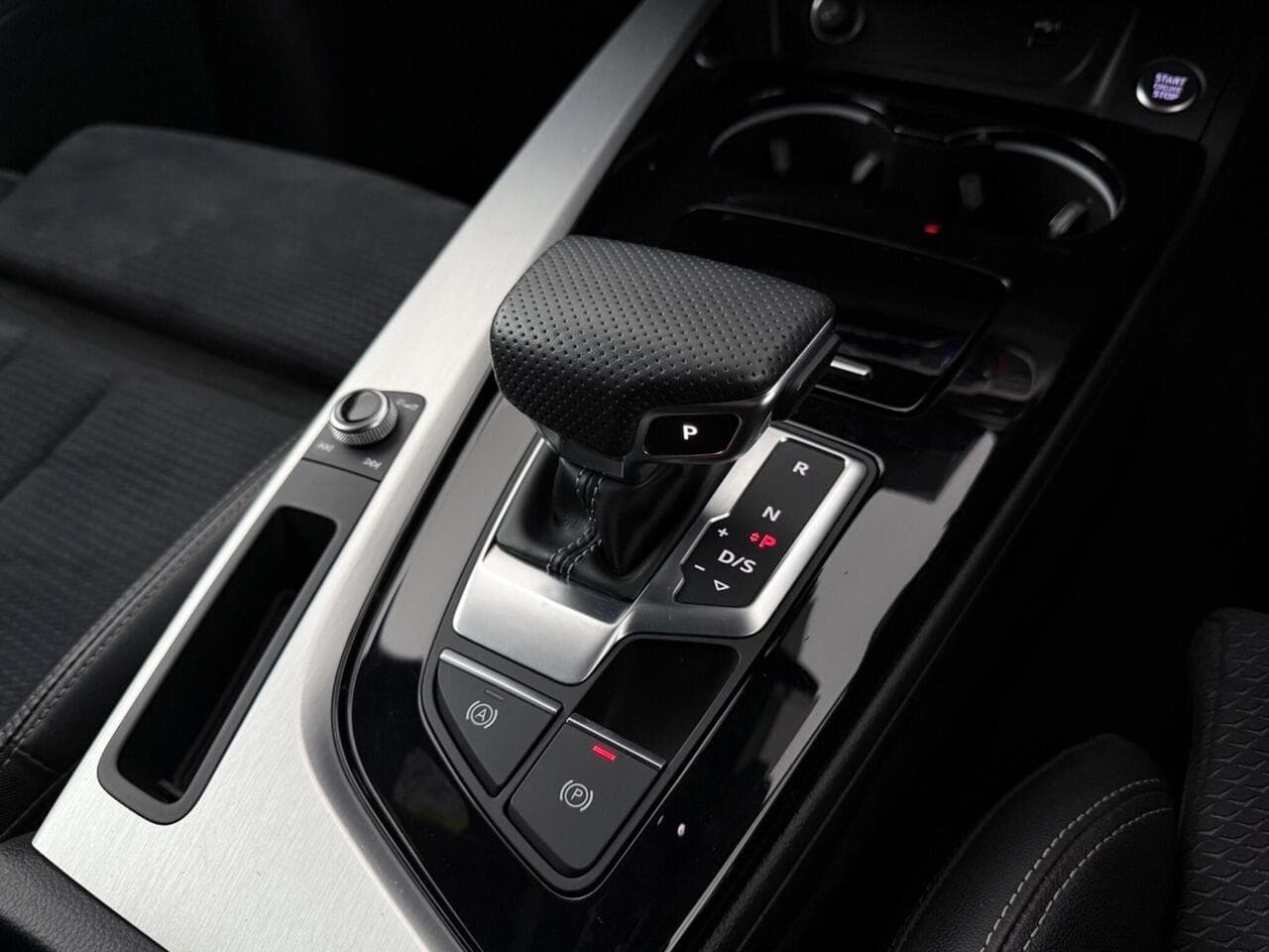 Audi A4 Avant thumbnail Interior Front