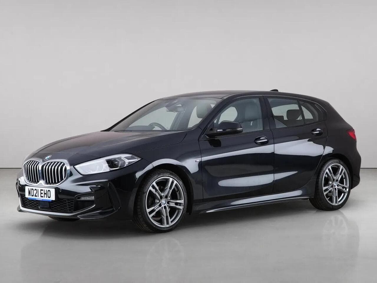 BMW 1 Series thumbnail Front Left