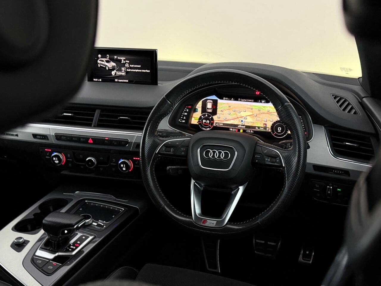 Audi Q7 thumbnail Steering Wheel