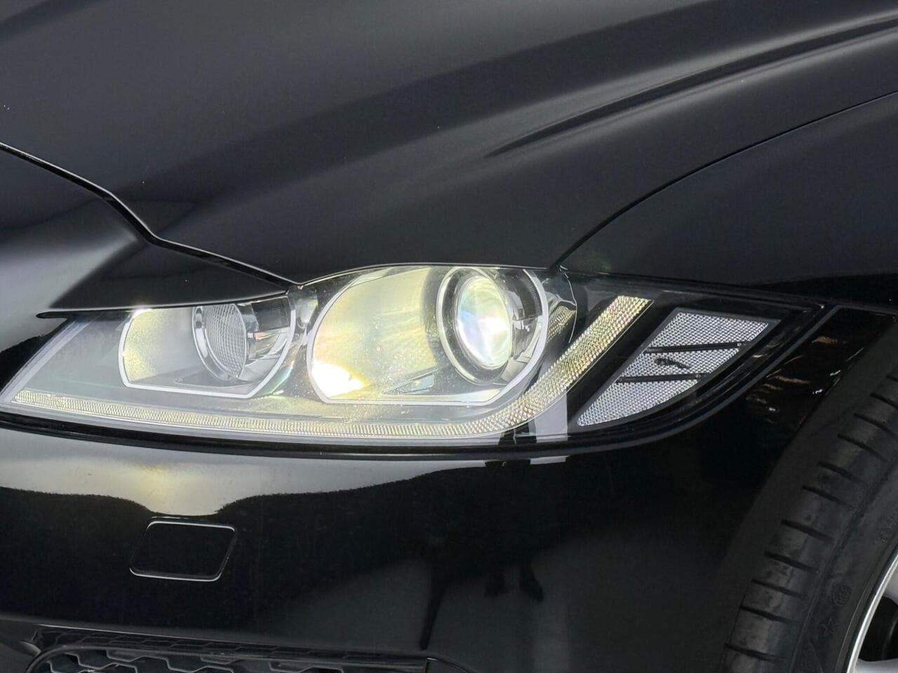 Jaguar XF thumbnail Lights Front