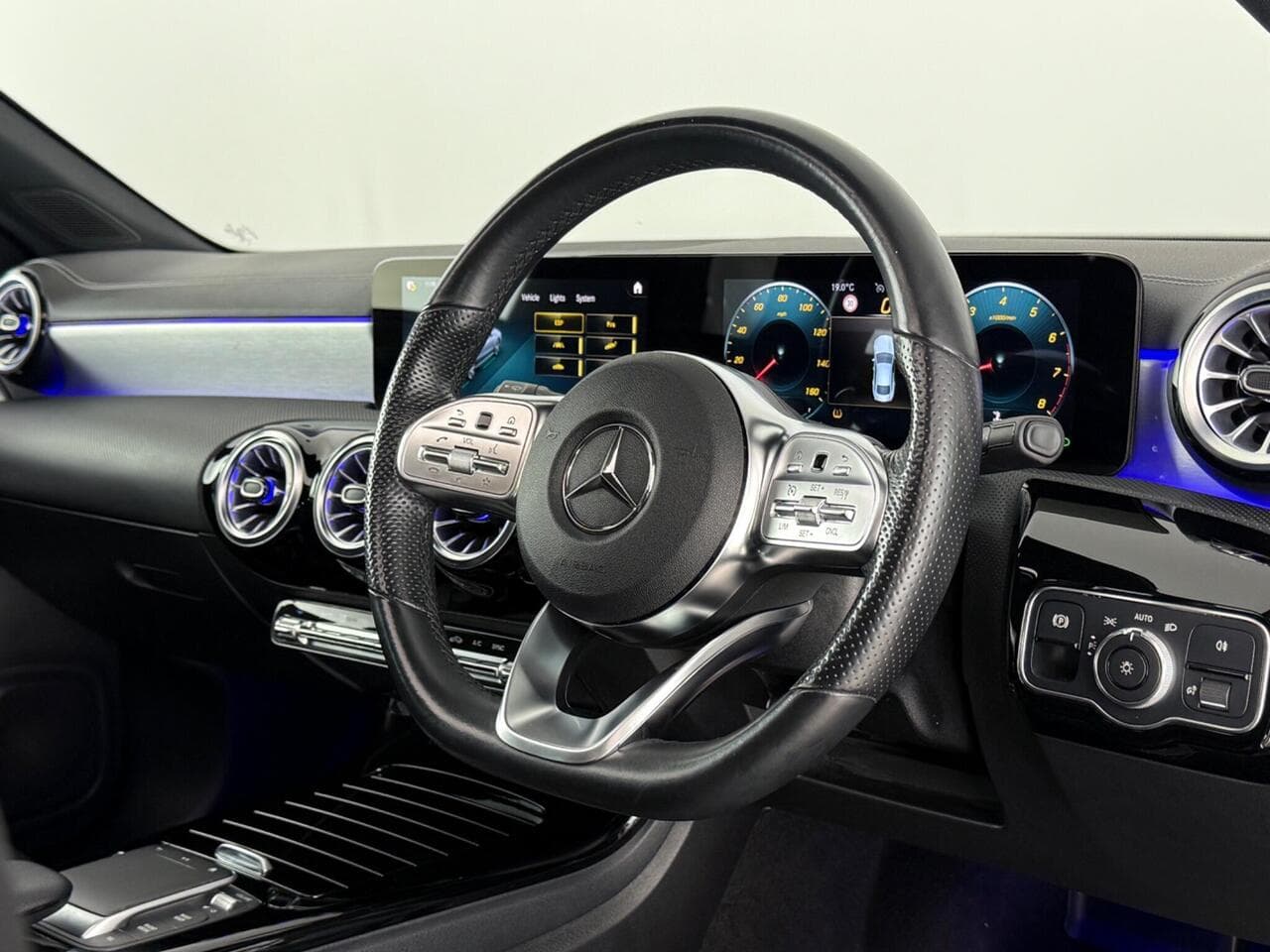 Mercedes-Benz CLA thumbnail Steering Wheel