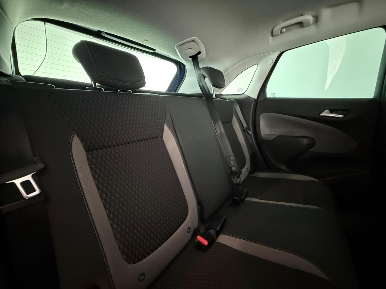 Vauxhall Crossland X thumbnail Seats Rear