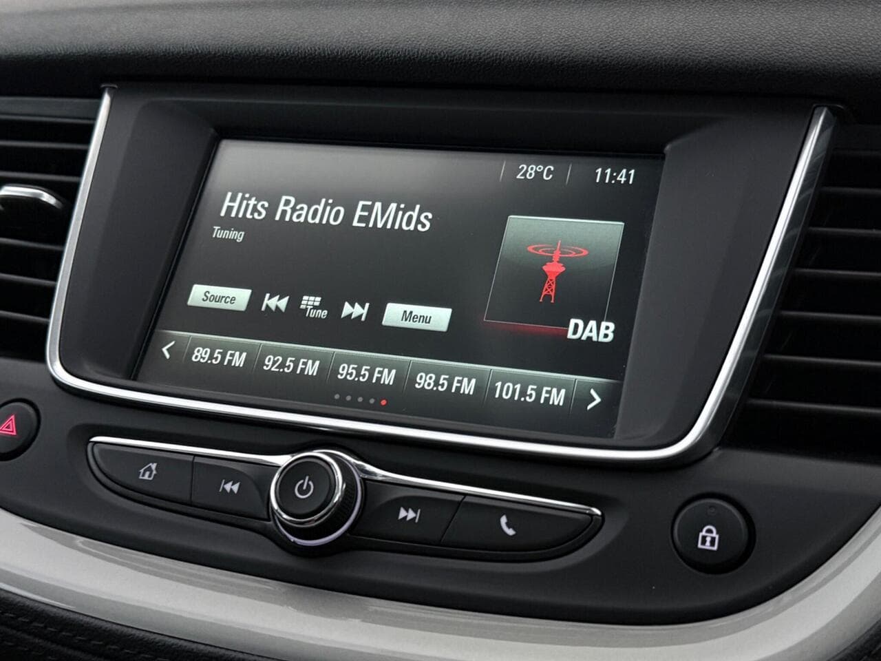 Vauxhall Grandland X thumbnail Infotainment System