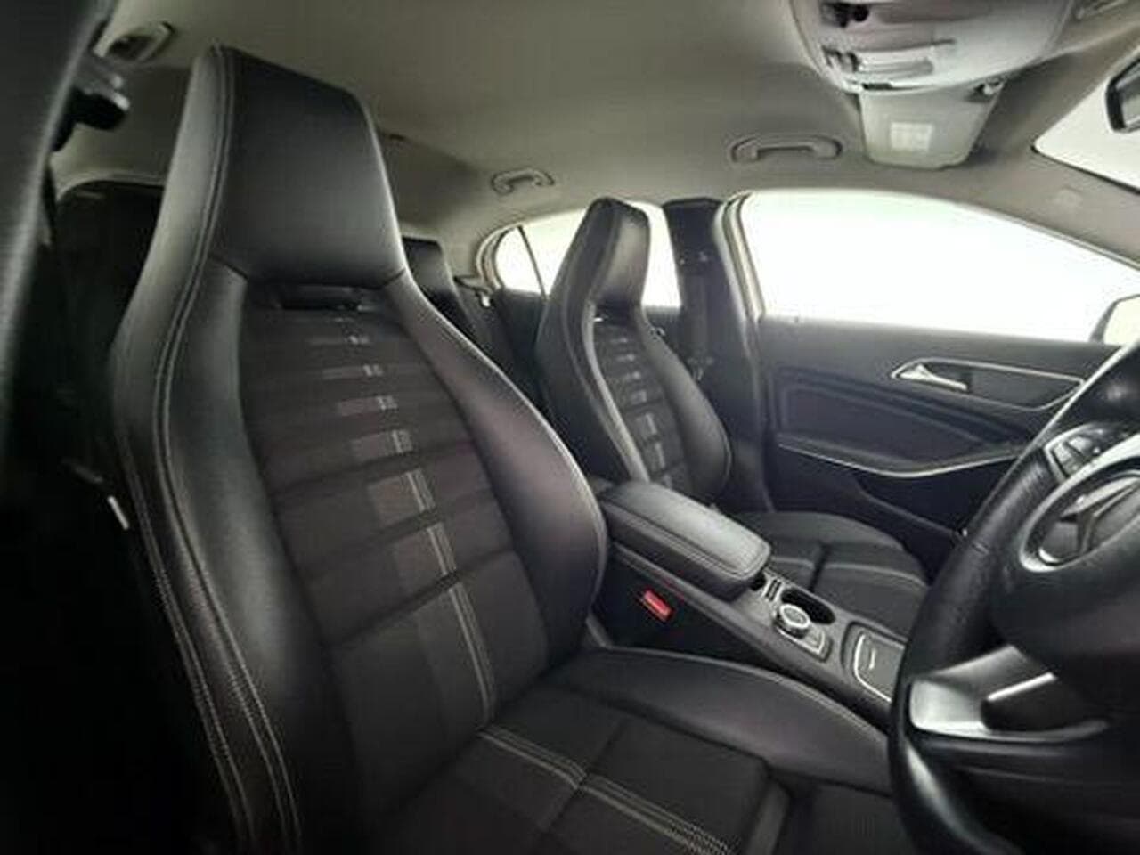 Mercedes-Benz GLA thumbnail Seat Driver