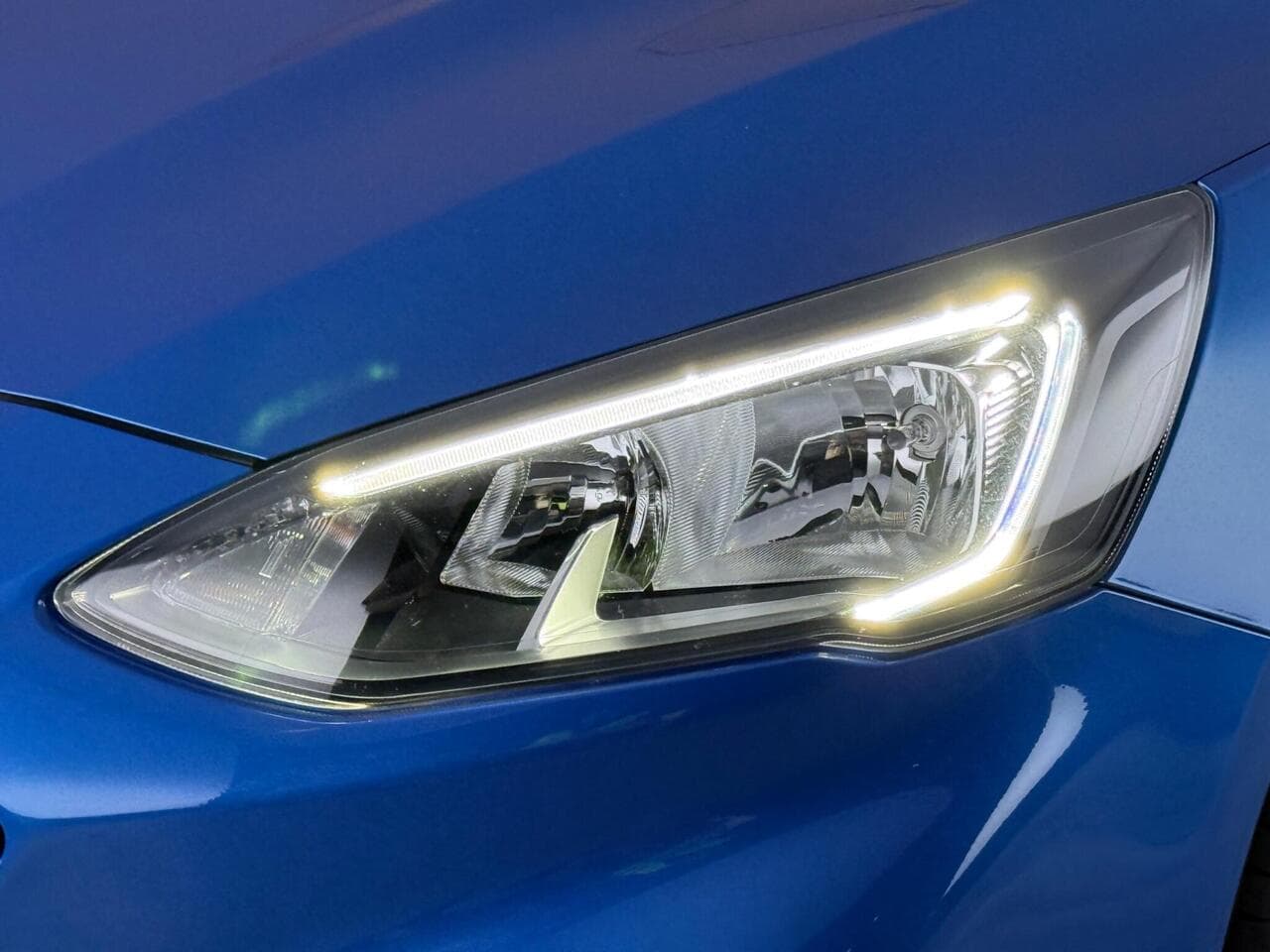 Ford Focus thumbnail Lights Front