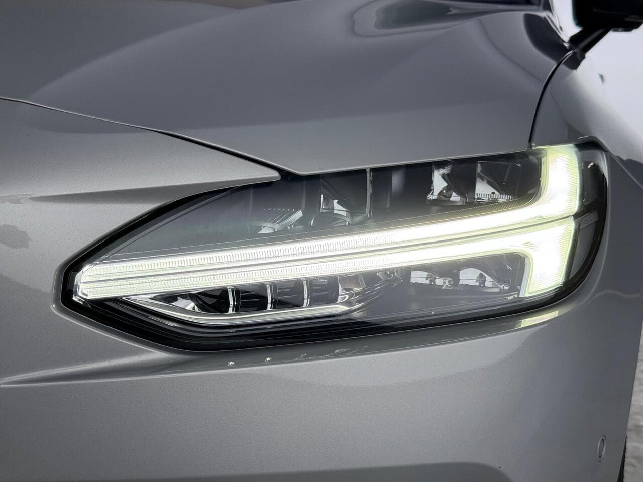 Volvo V90 thumbnail Lights Front
