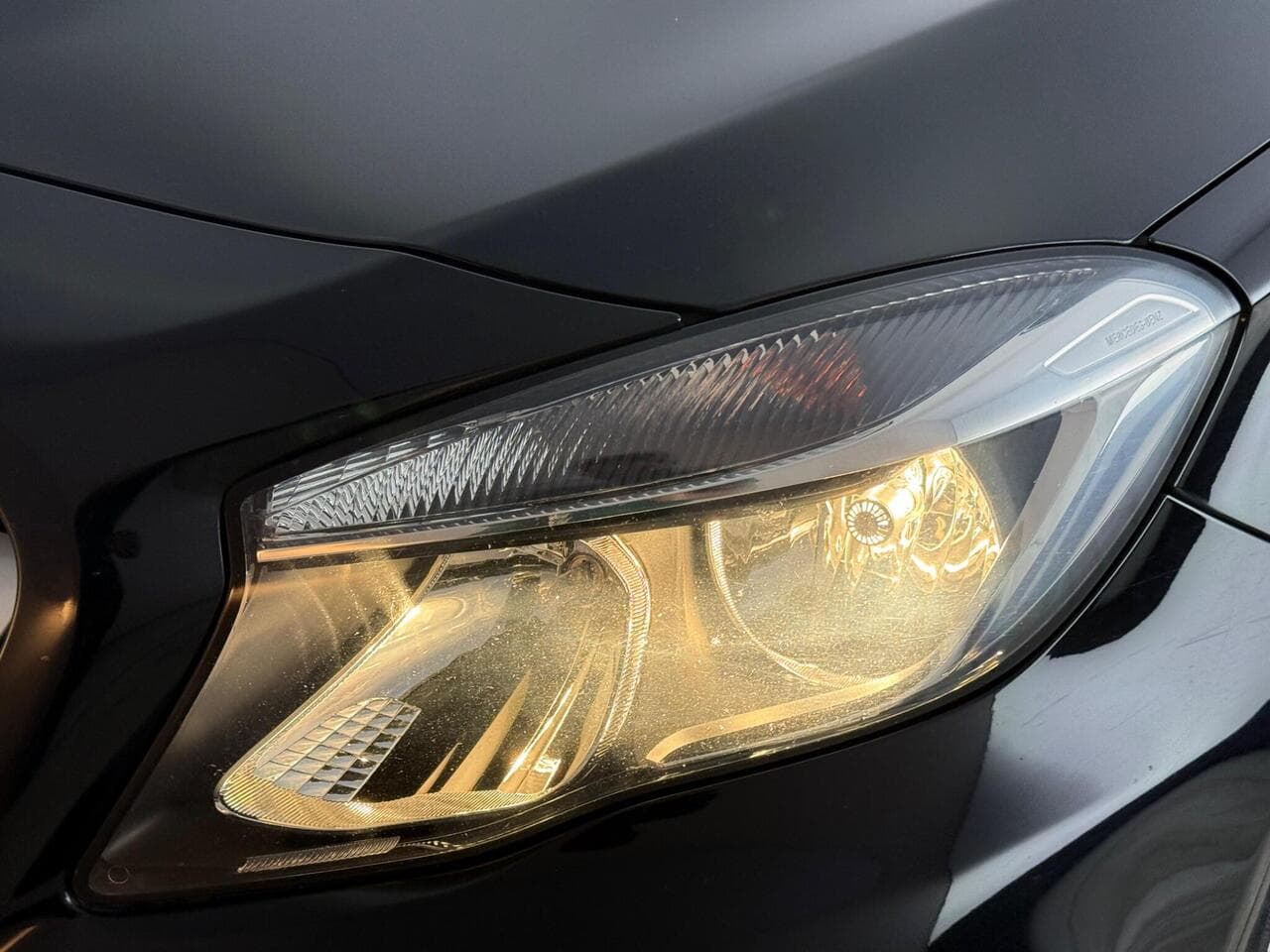 Mercedes-Benz GLA thumbnail Lights Front