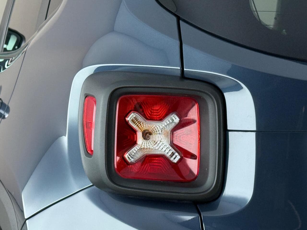 Jeep Renegade thumbnail Lights Rear