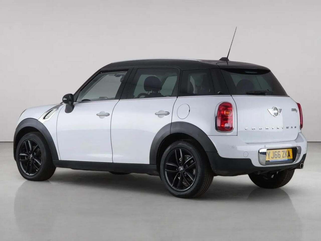 MINI Countryman thumbnail Rear Left