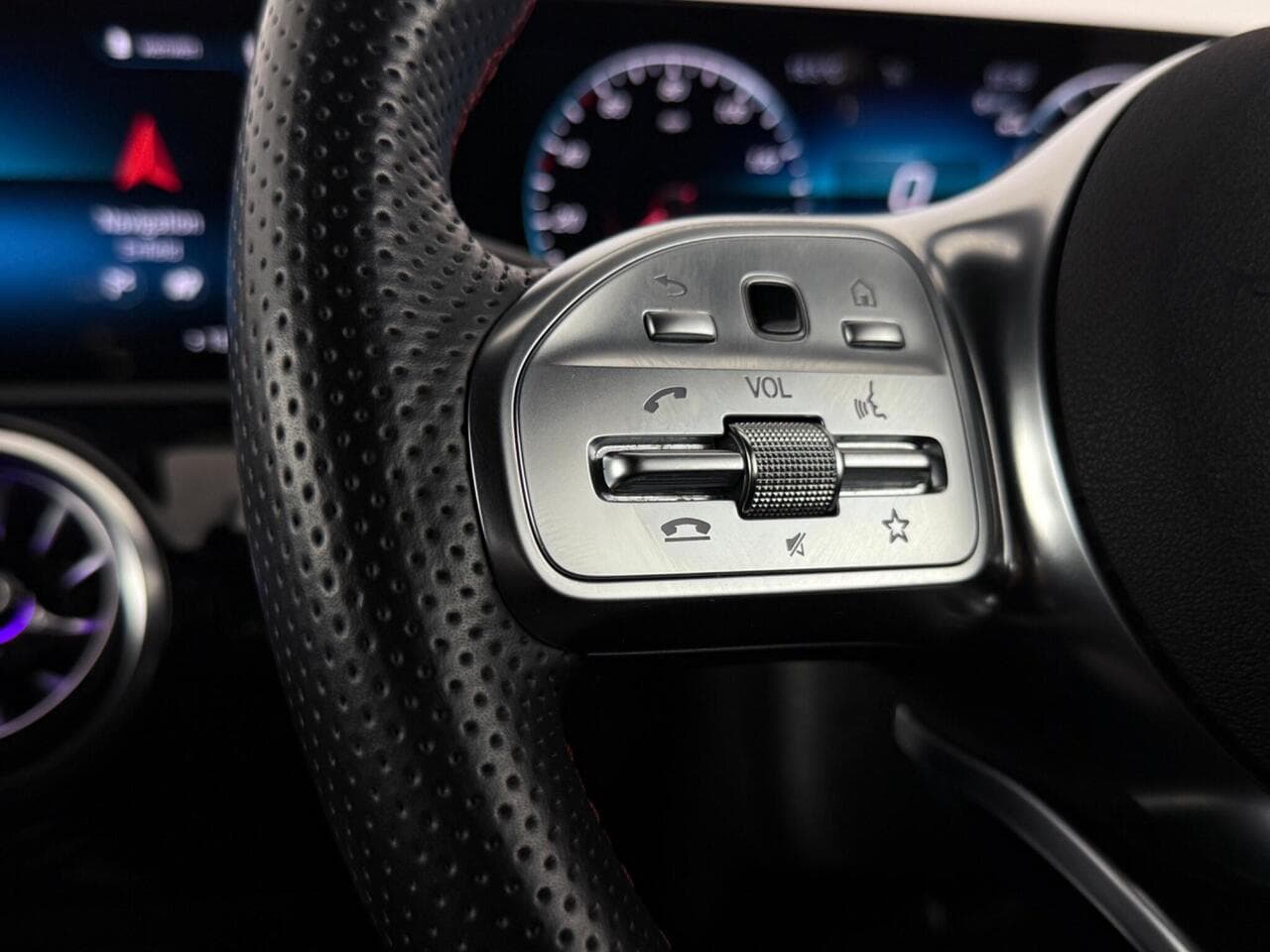 Mercedes-Benz CLA thumbnail Misc Controls