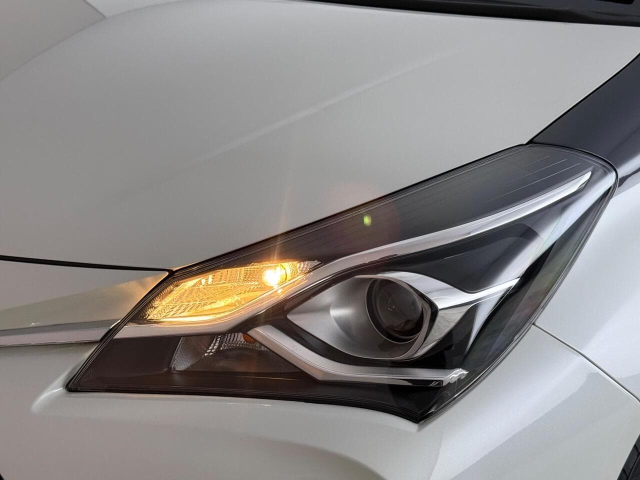 Toyota Yaris thumbnail Lights Front