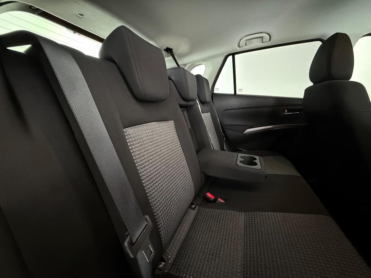 Suzuki S-Cross thumbnail Seats Rear