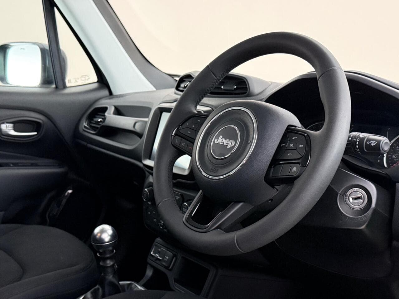 Jeep Renegade thumbnail Steering Wheel