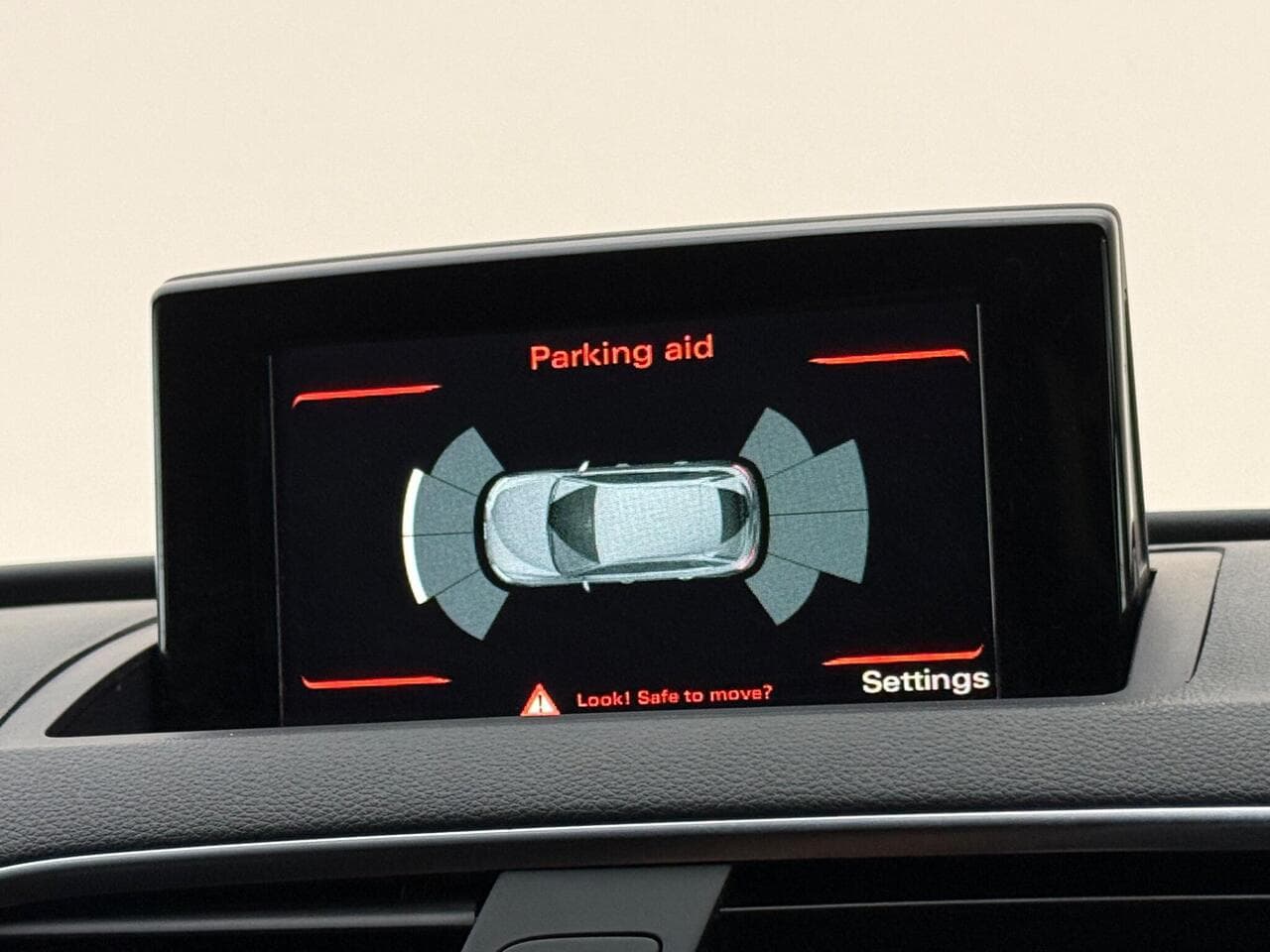 Audi Q3 thumbnail Infotainment System