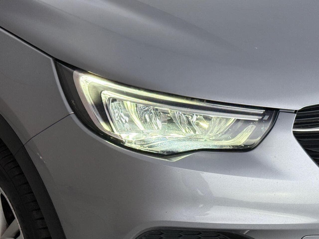 Vauxhall Grandland X thumbnail Lights Front