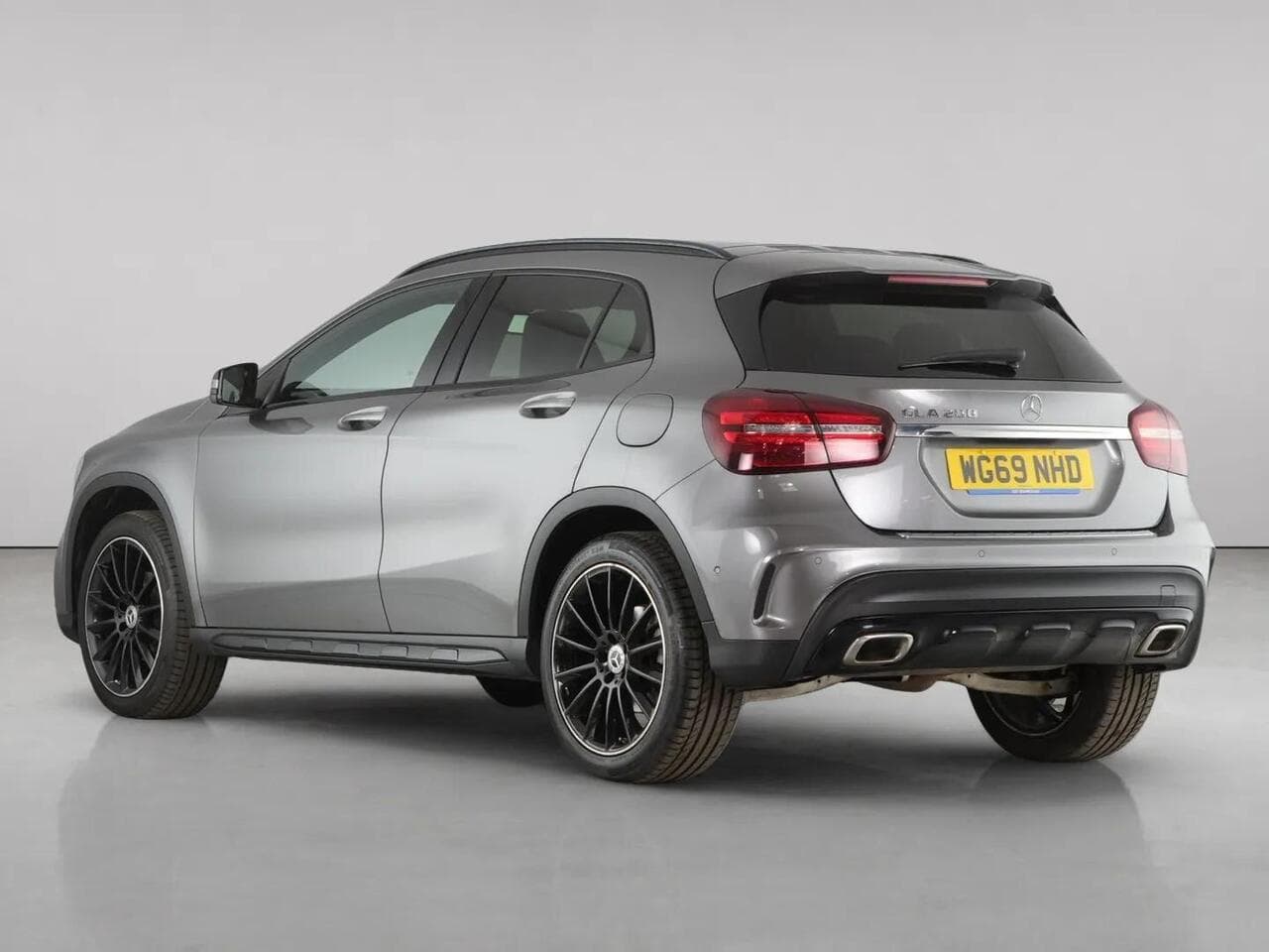 Mercedes-Benz GLA thumbnail Rear Left
