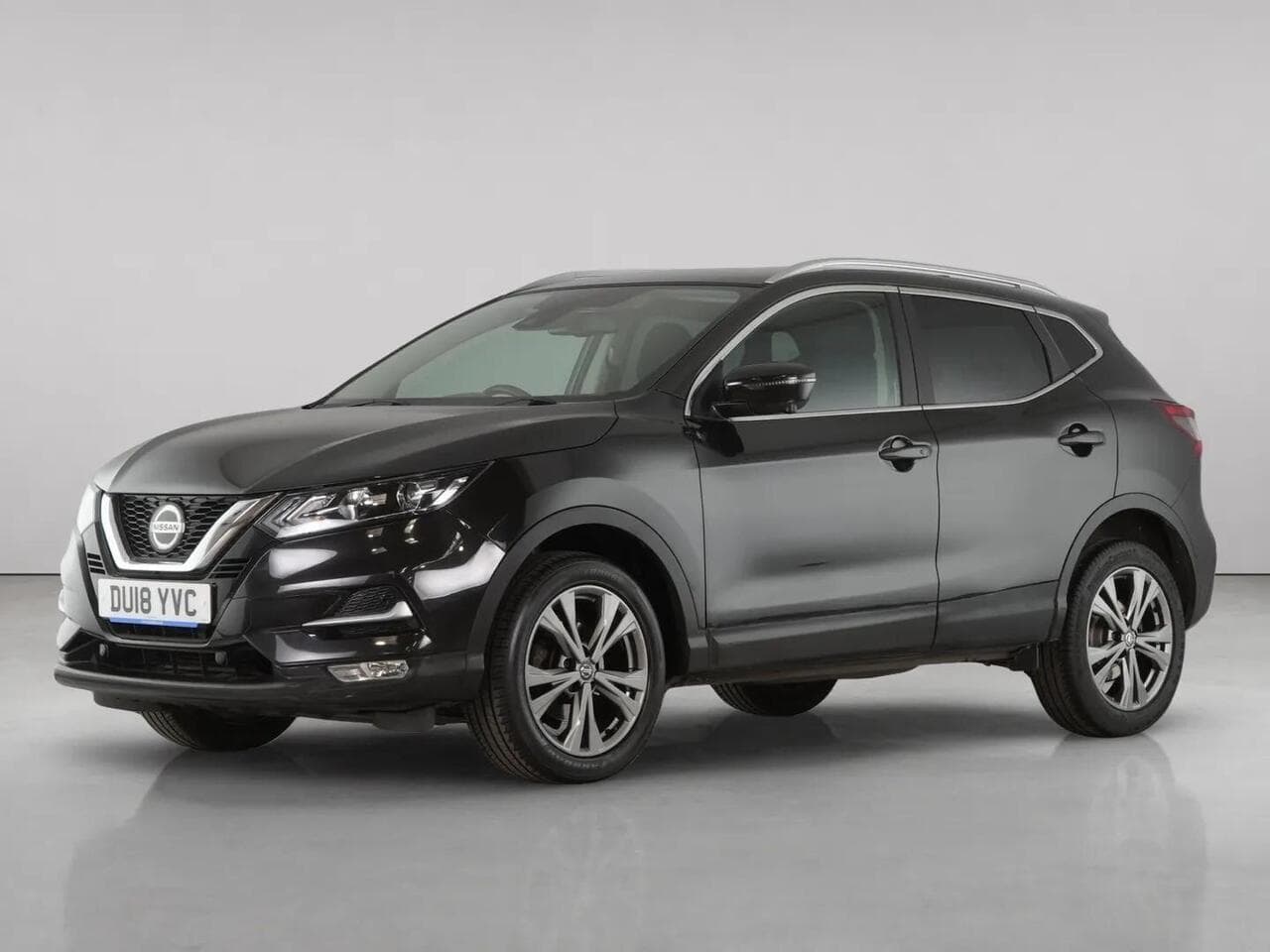 Nissan Qashqai thumbnail Front Left