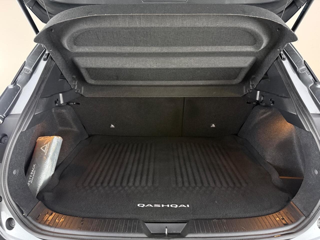 Nissan Qashqai thumbnail Boot