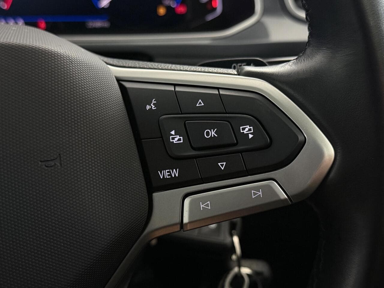 Volkswagen T-Roc thumbnail Misc Controls