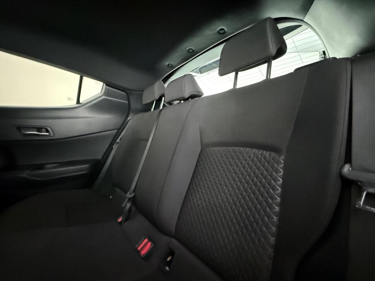Toyota C-HR thumbnail Seats Rear