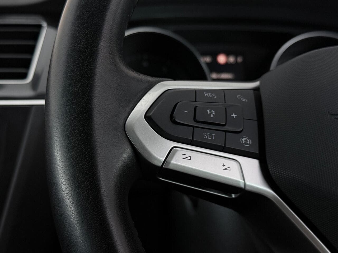 Volkswagen Tiguan thumbnail Misc Controls