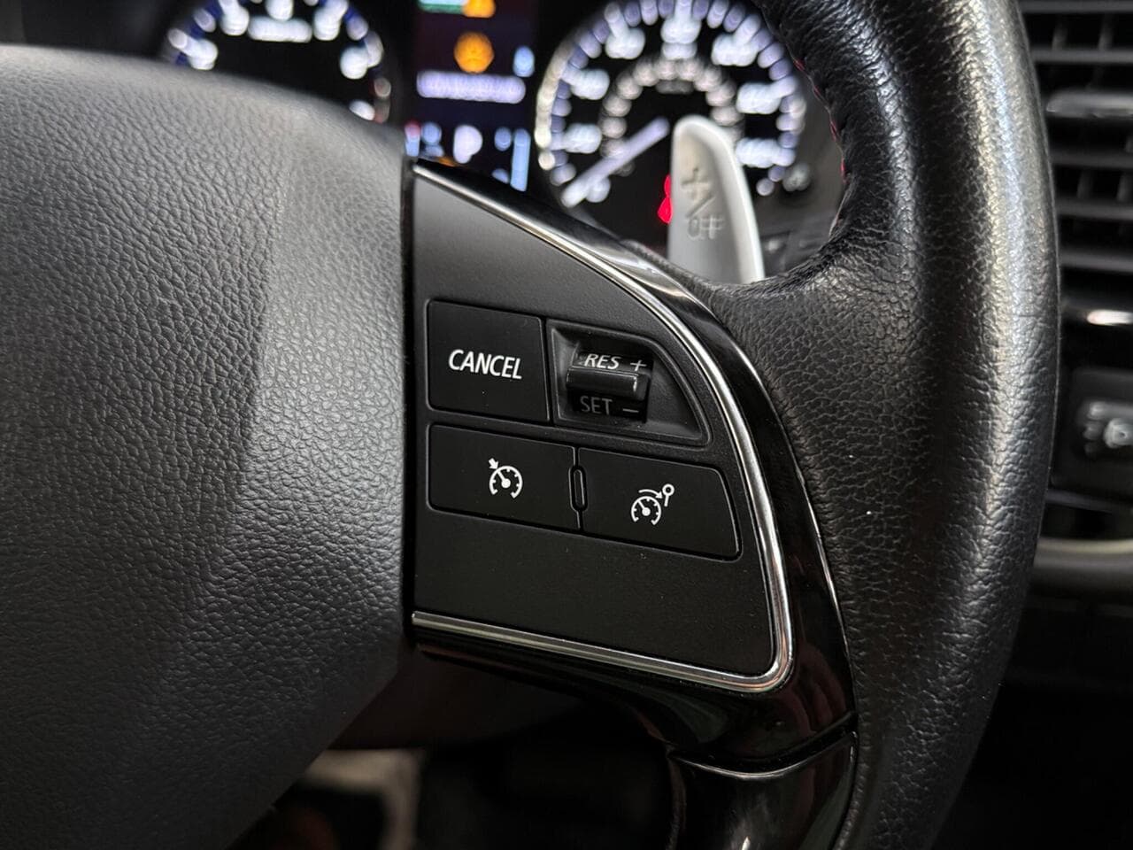 Mitsubishi Outlander thumbnail Misc Controls