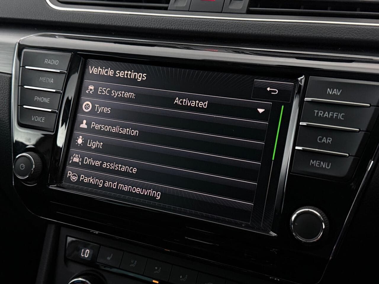 Skoda Superb thumbnail Infotainment System