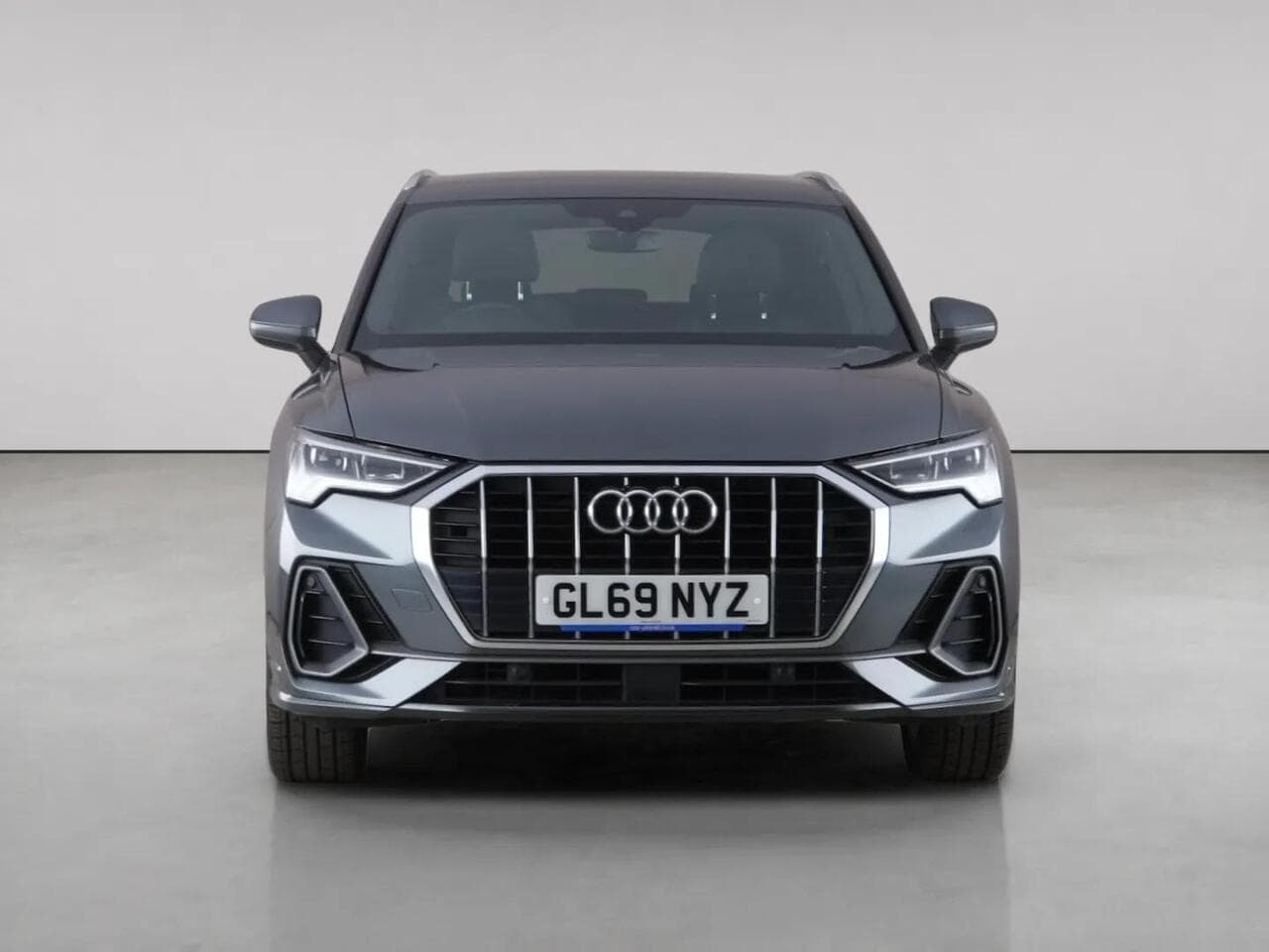 Audi Q3 thumbnail Front
