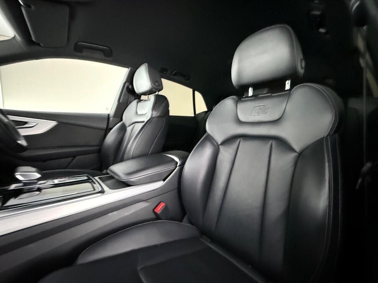 Audi Q8 thumbnail Seat Front Passenger