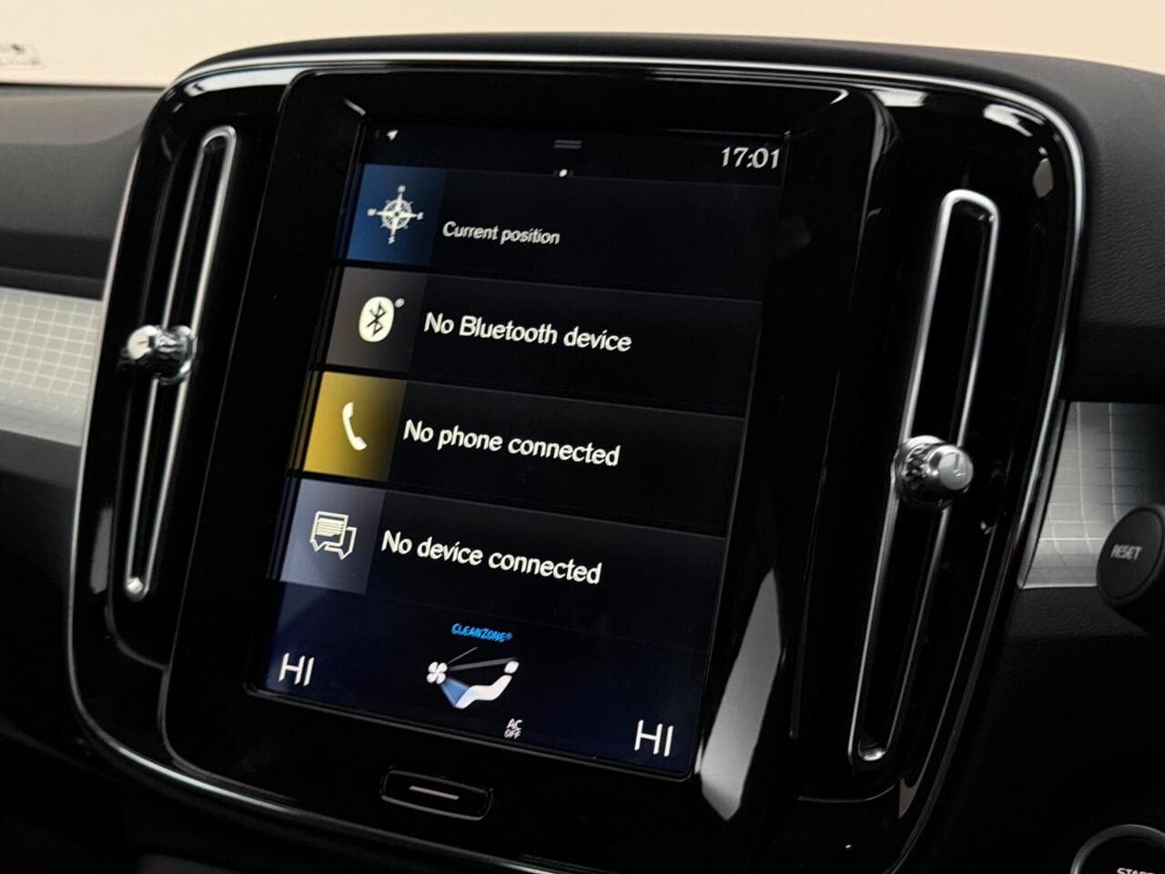 Volvo XC40 thumbnail Infotainment System