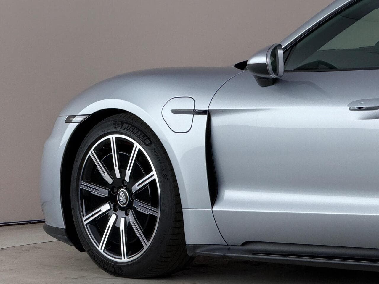 Porsche Taycan thumbnail Inconclusive