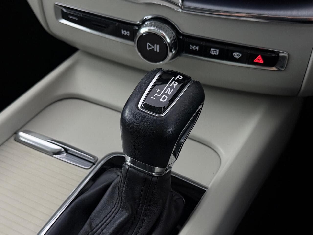 Volvo XC60 thumbnail Interior Front