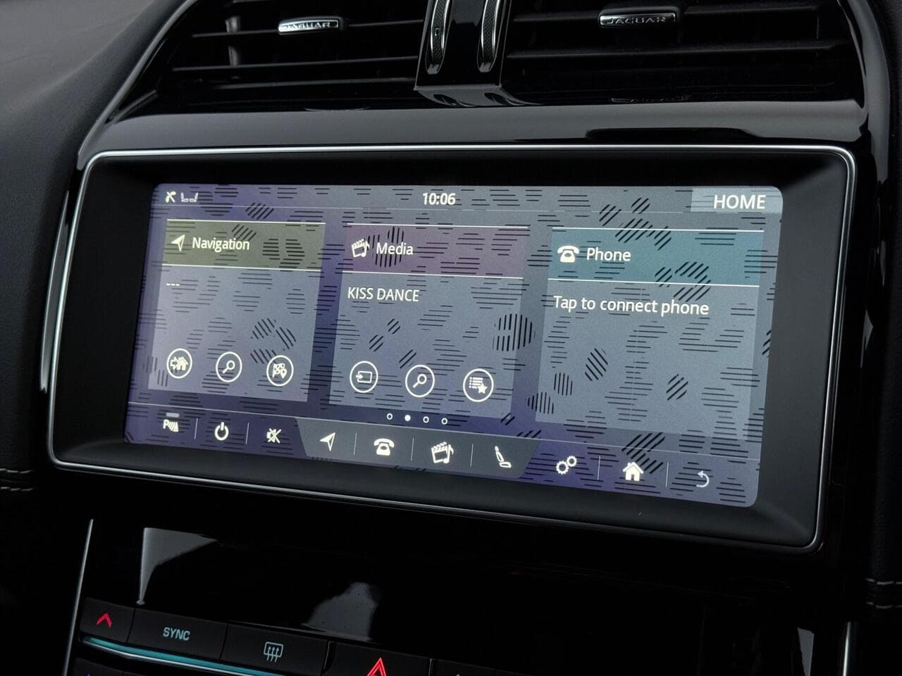 Jaguar XE thumbnail Infotainment System