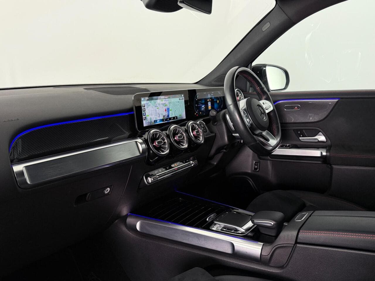 Mercedes-Benz GLB thumbnail Interior Front