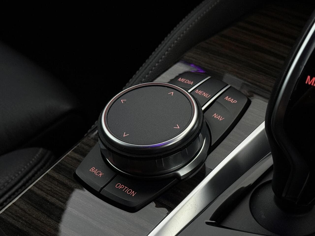 BMW 5 Series thumbnail Interior Front