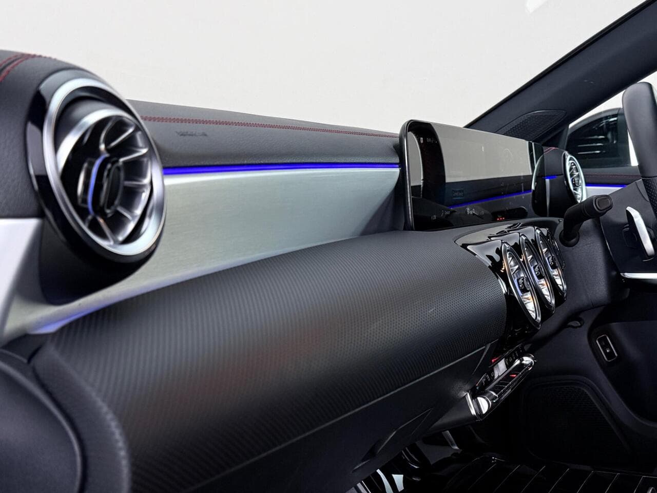 Mercedes-Benz CLA thumbnail Interior Front
