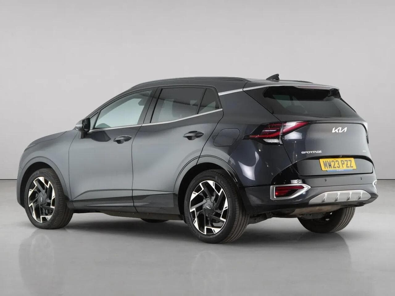 Kia Sportage thumbnail Rear Left