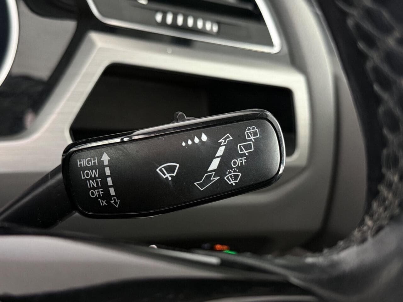 Volkswagen Touran thumbnail Misc Controls